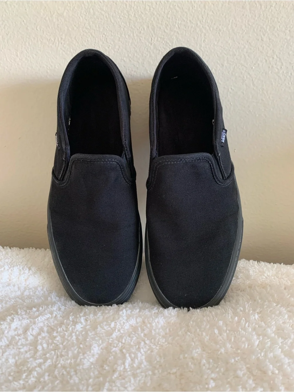 All Solid Black Slip On Vans Women’s Size 9 Barely Worn - Picture 5 of 8